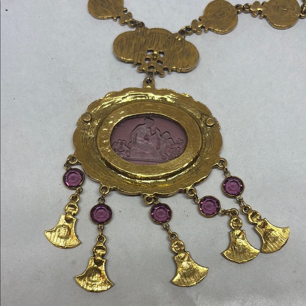 Amazing Goldette necklace with purple glass intaglio - Picture 9 of 14